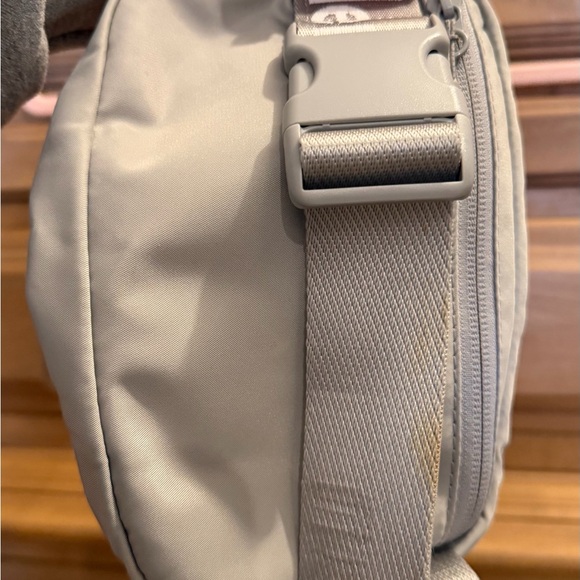 lululemon athletica women's Fanny pack / cross body - Picture 4 of 9